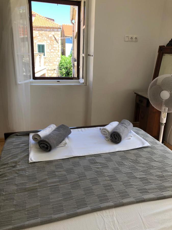 Apartment Estera Jelsa  Luaran gambar